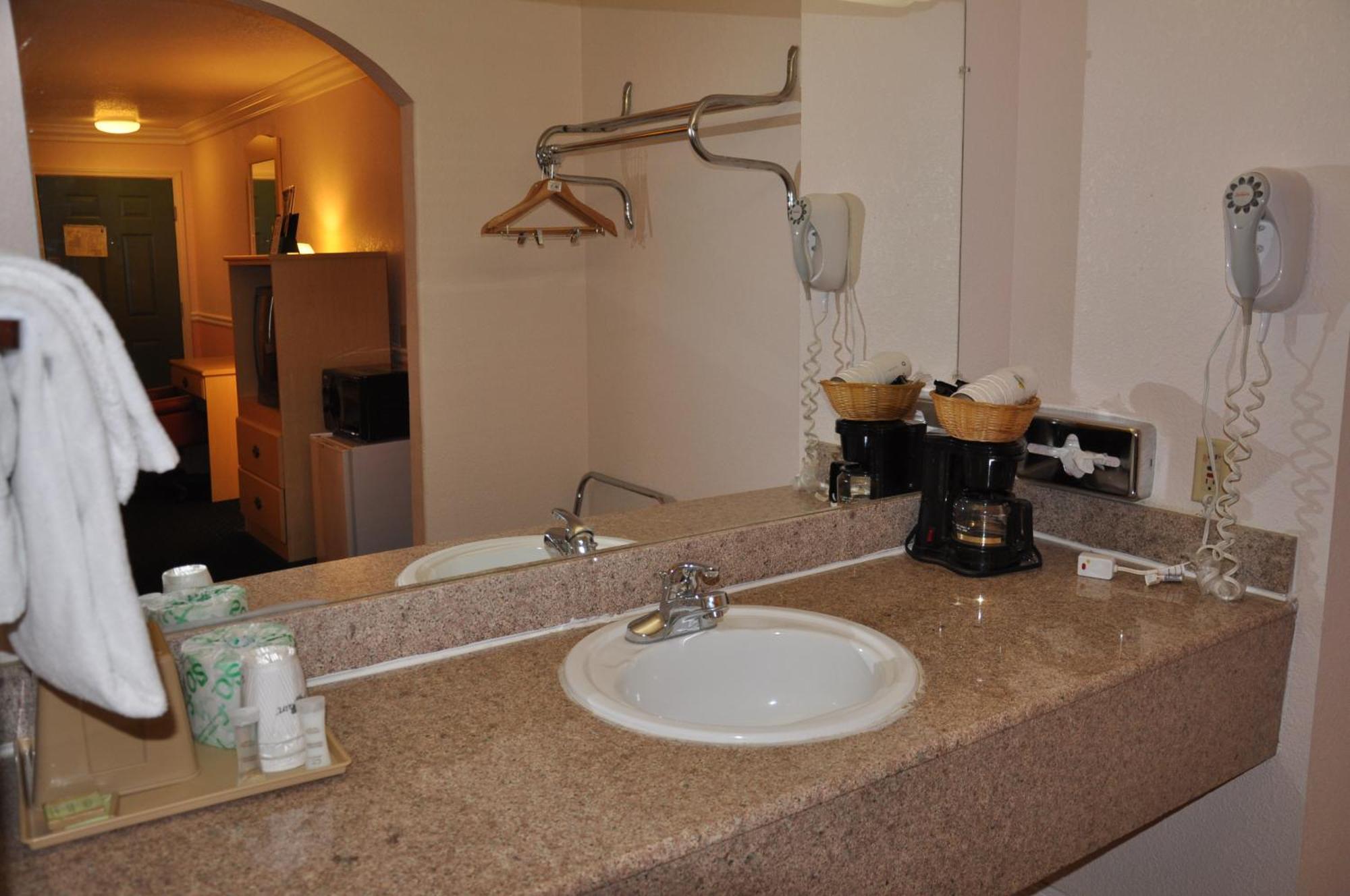 Super 8 By Wyndham Hayward Downtown Motel Castro Valley Ngoại thất bức ảnh