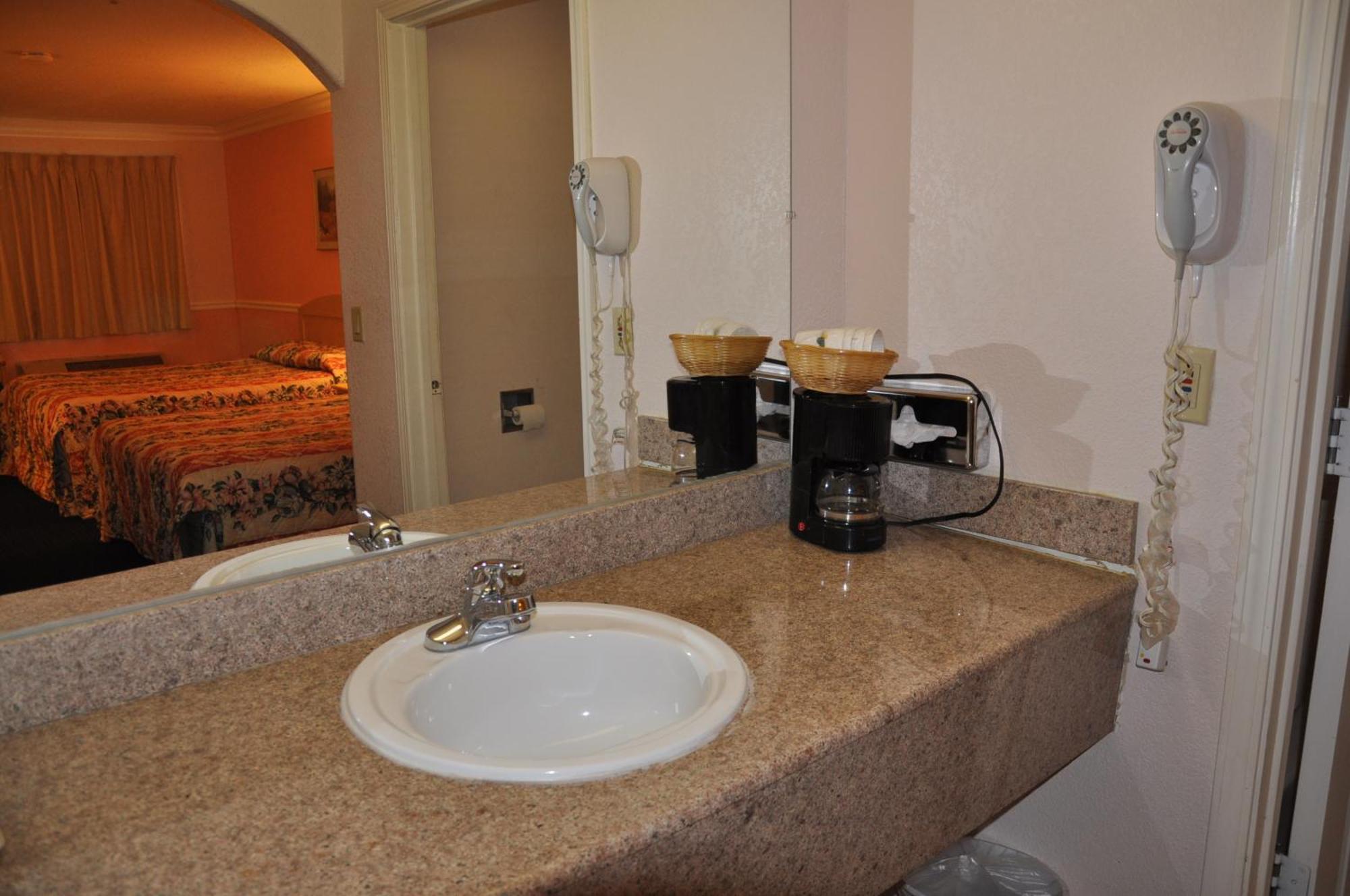 Super 8 By Wyndham Hayward Downtown Motel Castro Valley Ngoại thất bức ảnh