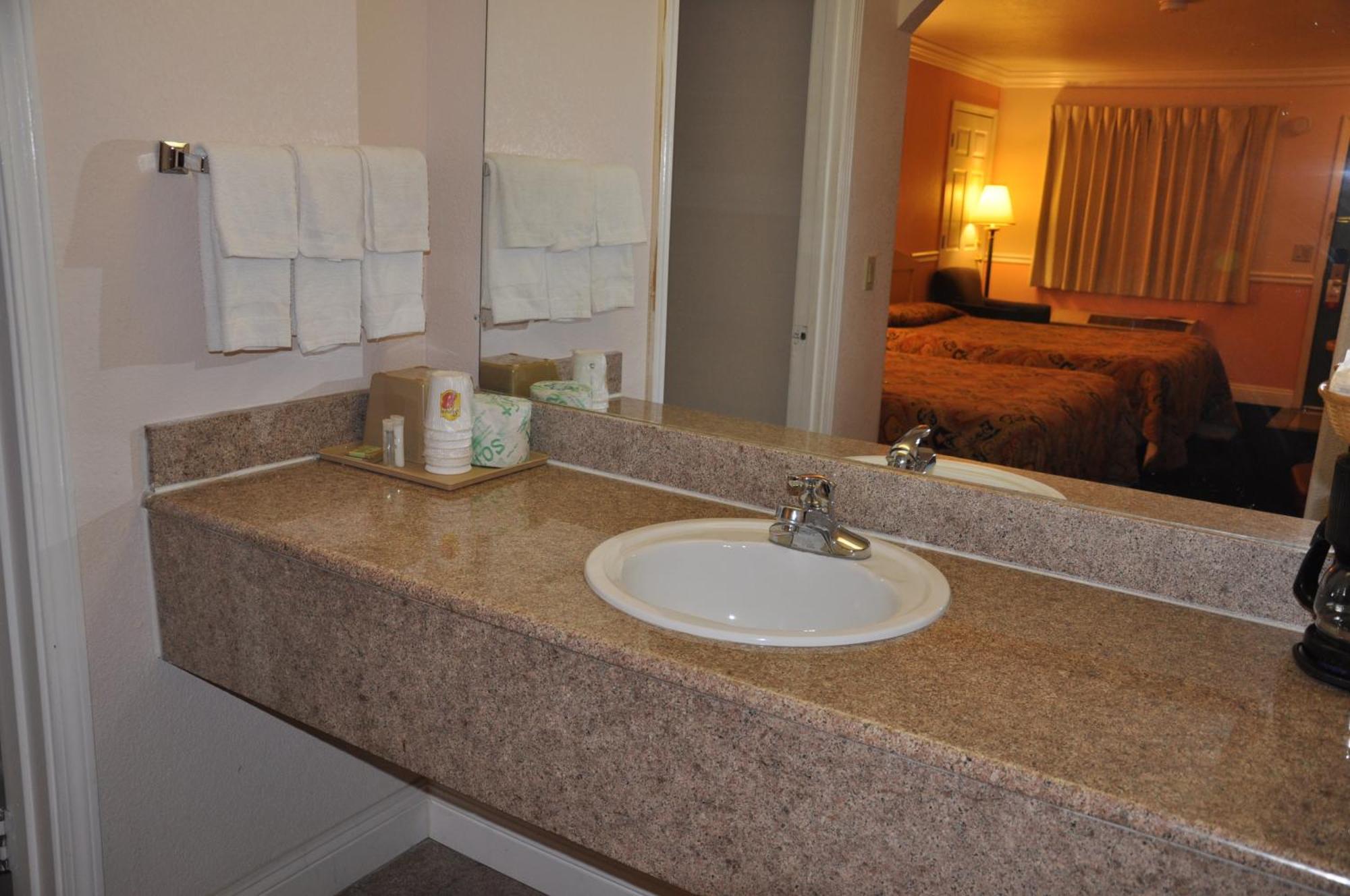 Super 8 By Wyndham Hayward Downtown Motel Castro Valley Ngoại thất bức ảnh